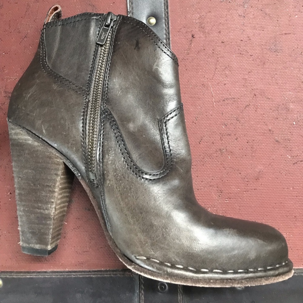 🏇 Frye Madeline Leather short bootie in Smoke - Picture 8 of 9